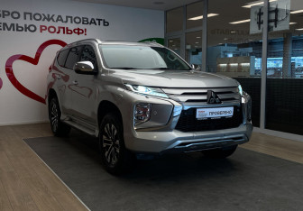 Подержанный автомобиль Mitsubishi Montero Sport 2022 года (3 фото)
