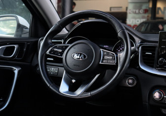 Подержанный автомобиль Kia Ceed Hatchback 2020 года (11 фото)