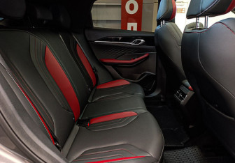 Подержанный автомобиль Geely Coolray 2023 года (9 фото)