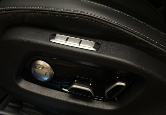 Подержанный автомобиль Hongqi H9 2023 года (17 фото)