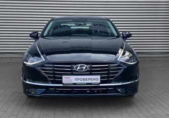 Подержанный автомобиль Hyundai Sonata 2021 года (2 фото)