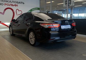 Подержанный автомобиль Toyota Camry Sedan 2019 года (6 фото)