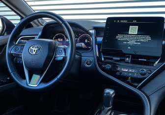 Подержанный автомобиль Toyota Camry Sedan 2023 года (14 фото)