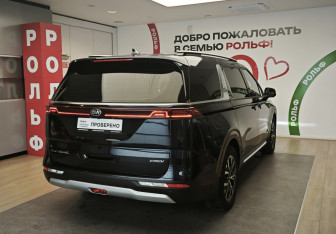 Подержанный автомобиль Kia Carnival 2021 года (6 фото)