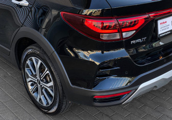 Подержанный автомобиль Kia Rio Hatchback 2021 года (8 фото)