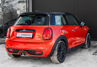 Подержанный автомобиль MINI Hatch 2019 года (4 фото)