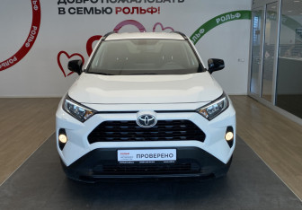 Подержанный автомобиль Toyota RAV4 2021 года (2 фото)