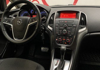 Подержанный автомобиль Opel Astra Hatchback 2012 года (9 фото)