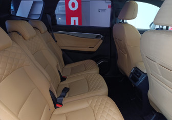 Подержанный автомобиль Geely Okavango 2023 года (9 фото)