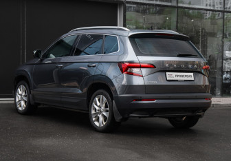 Подержанный автомобиль Skoda Karoq 2021 года (6 фото)
