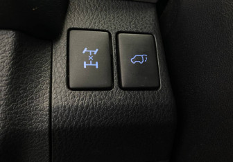 Подержанный автомобиль Toyota RAV4 2017 года (10 фото)