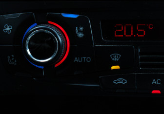Подержанный автомобиль Audi Q5 2010 года (17 фото)
