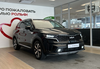 Подержанный автомобиль Kia Sorento 2022 года (3 фото)