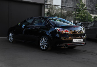 Подержанный автомобиль Mazda 6 Liftback 2010 года (6 фото)