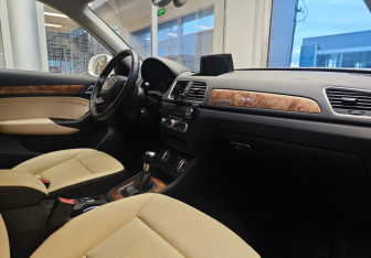 Подержанный автомобиль Audi Q3 2014 года (15 фото)