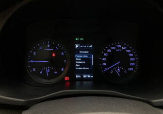 Подержанный автомобиль Hyundai Tucson 2015 года (28 фото)