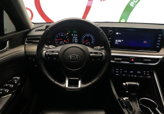 Подержанный автомобиль Kia K5 2021 года (14 фото)