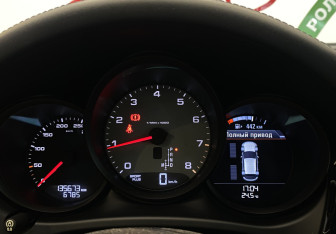 Подержанный автомобиль Porsche Macan 2015 года (22 фото)