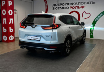 Подержанный автомобиль Honda CR-V 2020 года (4 фото)