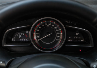 Подержанный автомобиль Mazda 3 Sedan 2015 года (19 фото)