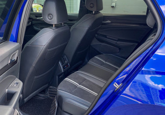 Подержанный автомобиль Volkswagen Golf Hatchback 2021 года (16 фото)