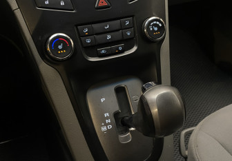 Подержанный автомобиль Chevrolet Orlando 2012 года (14 фото)