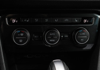 Подержанный автомобиль Volkswagen Tiguan 2019 года (18 фото)