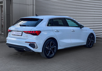 Подержанный автомобиль Audi A3 Hatchback 2021 года (5 фото)