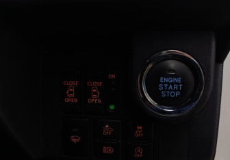 Подержанный автомобиль Toyota Tank 2019 года (9 фото)