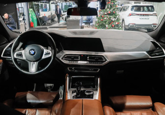 Подержанный автомобиль BMW X6 2020 года (9 фото)