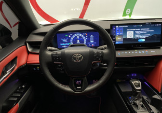 Подержанный автомобиль Toyota Camry Sedan 2024 года (14 фото)