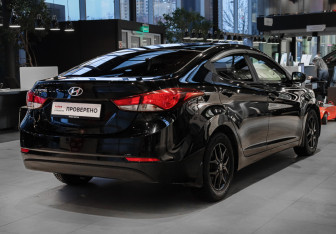 Подержанный автомобиль Hyundai Elantra Sedan 2015 года (4 фото)