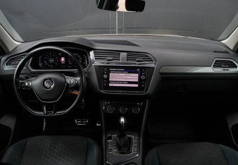 Подержанный автомобиль Volkswagen Tiguan 2019 года (10 фото)
