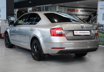 Подержанный автомобиль Skoda Octavia Liftback 2018 года (6 фото)