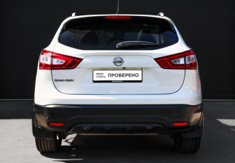 Подержанный автомобиль Nissan Qashqai 2014 года (5 фото)