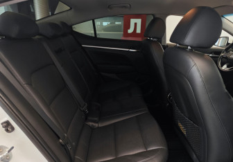 Подержанный автомобиль Hyundai Elantra Sedan 2020 года (8 фото)