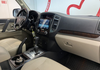 Подержанный автомобиль Mitsubishi Pajero 2019 года (7 фото)