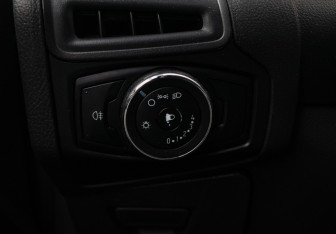 Подержанный автомобиль Ford Focus Hatchback 2015 года (15 фото)