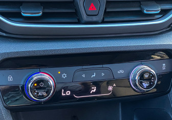 Подержанный автомобиль Chevrolet Orlando 2019 года (18 фото)