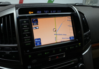 Подержанный автомобиль Toyota Land Cruiser Suv 2012 года (21 фото)