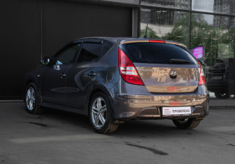 Подержанный автомобиль Hyundai i30 Hatchback 2011 года (6 фото)