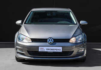 Подержанный автомобиль Volkswagen Golf Hatchback 2013 года (2 фото)