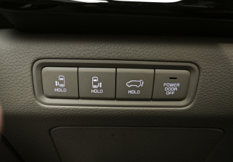 Подержанный автомобиль Kia Carnival 2021 года (17 фото)