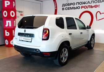 Подержанный автомобиль Renault Duster 2017 года (4 фото)