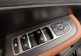 Подержанный автомобиль Omoda C5 2023 года (13 фото)