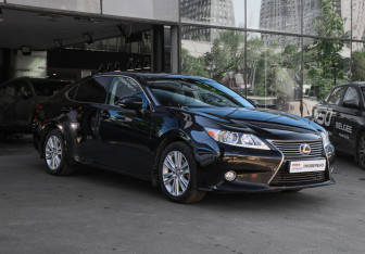 Подержанный автомобиль Lexus ES 2012 года (3 фото)