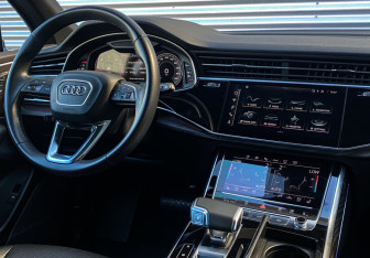 Подержанный автомобиль Audi Q7 2020 года (14 фото)