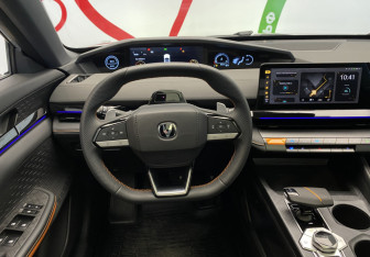 Подержанный автомобиль Changan UNI-V 2023 года (12 фото)