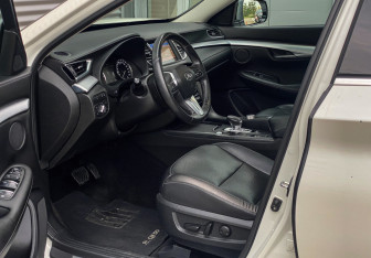 Подержанный автомобиль Infiniti QX50 2018 года (16 фото)