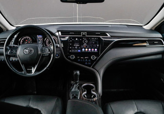 Подержанный автомобиль Toyota Camry Sedan 2018 года (12 фото)